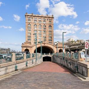 Placemakr Downtown Pittsburgh at The Pennsylvanian