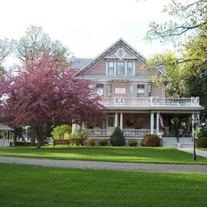 Hotels near Minot Municipal Auditorium - Dakotah Rose B&b
