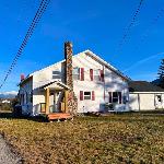 Renovated farmhouse on snowmobile trail with firepit & mountain views 10 min from Bretton Woods Whitefield