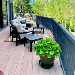 RE53 Beautiful Bretton Woods slopeside home amazing views AC Hot Tub Pool Table
