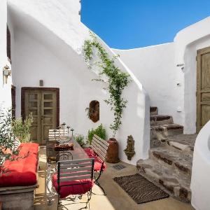 Santorini Vista Legacy Retreat - Live the history wake to the view