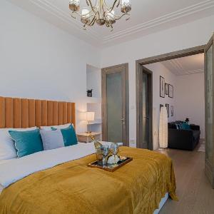 Top-Floor Romanian Athenae 2BR Apartment Quiet City Views