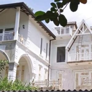 The White House Kandy