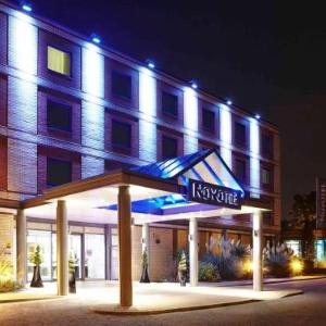 Hotels near Kempton Park Racecourse - Novotel London Heathrow Airport M4 Jct. 4