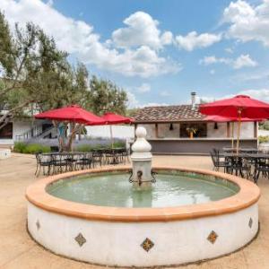 Hotels near Henry J. Mello Center for the Performing Arts - Hacienda de Leal - BW Signature Collection