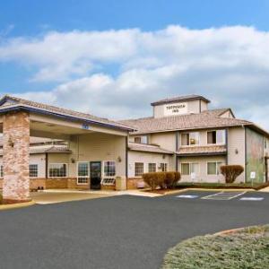 Toppenish Inn and Suites