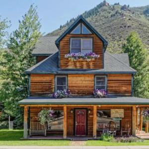 Hotels near Vilar Performing Arts Center - Minturn Inn