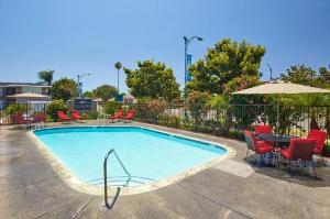 Eden Roc Inn & Suites near the Maingate hotel near Anaheim Convention Center