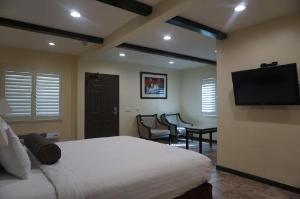 Tuscan Garden Inn hotel near Los Angeles Convention Center