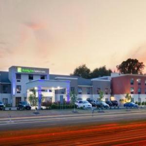 Holiday Inn Express & Suites Williamstown - Glassboro