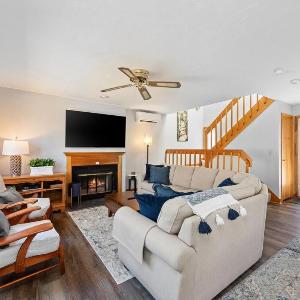 Charming Townhouse with Shared Pool