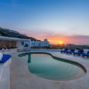 Villa Kiya - Beachfront Villa with Mykonos Town and Sunset Views