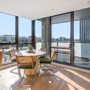 Collingwood Cool 2-Bed Balcony Gym Rooftop