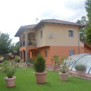 Granada Medencés Apartmanház