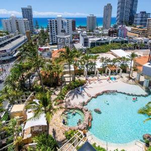Resort Style Chevron Apartments by Gold Coast Travels