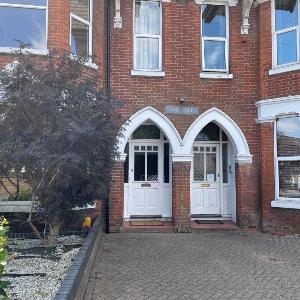 No 10 serviced apartment - Danes 2 Bedroom