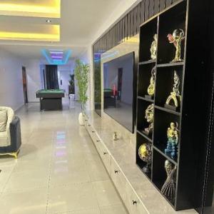 Posh Waterfront 3bedroom 24hrs light Netflix PS 5 Snooker Swimming pool in Lekki Luxury Flats Admiralty Way Lekki Phase 1