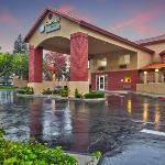 SureStay Hotel by Best Western Fontana