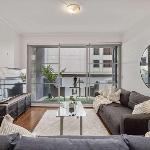 Darling Harbour 2BR Retreat with Spacious Balcony 