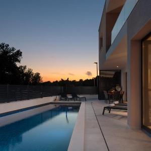 Villa Santa with heated pool