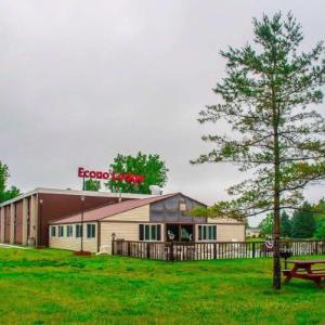Hotels near Fairgrounds Ice Arena - Econo Lodge Watertown