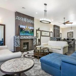 Luxury 4BR Penthouse in Downtown by Hosteeva