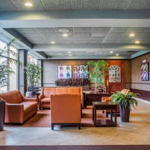 Clarion Hotel & Suites Riverfront