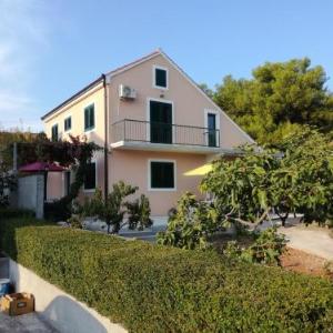 Apartments by the sea Mirca Brac - 2854