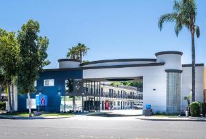 Motel 6-Anaheim, CA - Convention Center hotel near Anaheim Convention Center