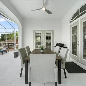 NEW LISTING! Sunshine Retreat!!