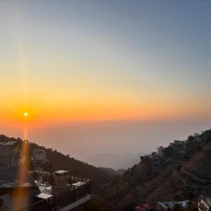 The Alluring North Sunset Vibes and Chest's Nest Near Mall road kasauli