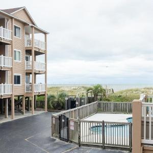 Sea La Vie by Bryant Real Estate