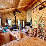 Mountain Retreat with private hot tub Close to Zion