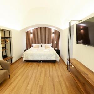 Beautiful Duplex 1 block from the main square