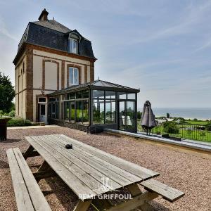 La Tour de lEstuaire Panoramic Sea View & Private Terrace