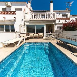 WELCS CASA 240 EMP con piscina y vista al canal