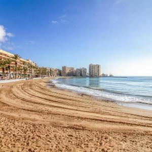 Beach Front Apartment In Torrevieja With Wifi