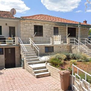 Apartments with parking space Supetar Brac - 20219