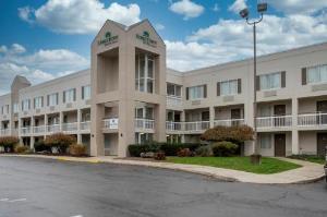 HomeTown Inn by Red Roof East Syracuse, East Syracuse