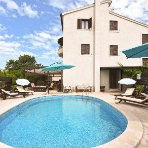 Charming flat with shared pool