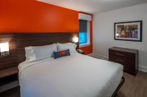 Collegian Hotel & Suites, Trademark Collection by Wyndham, Syracuse