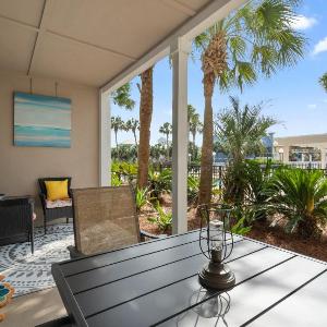 Grand Caribbean East Poolside Palms