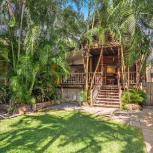 Longhouse - spacious 4 BR Belongil Beach retreat