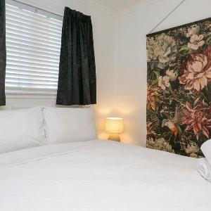 Wanderlust Retreat- Quaint and Romantic Cottage