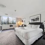 City Pad with Hyde Park Views Walk to Everything!