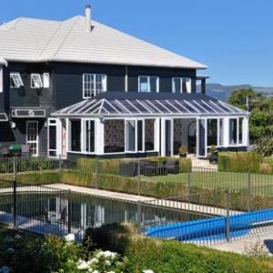 Black Swan Lakeside Boutique Hotel