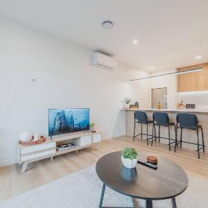 Modern 1BR Retreat with Bath & Laundry - Manchester