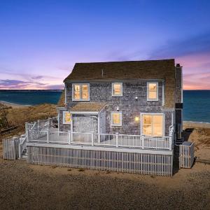 Serene Oceanfront Getaway w/ Stunning Views