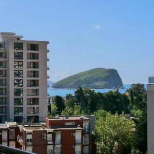 Plaza Apartment