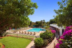 Ramada by Wyndham Naples, Naples